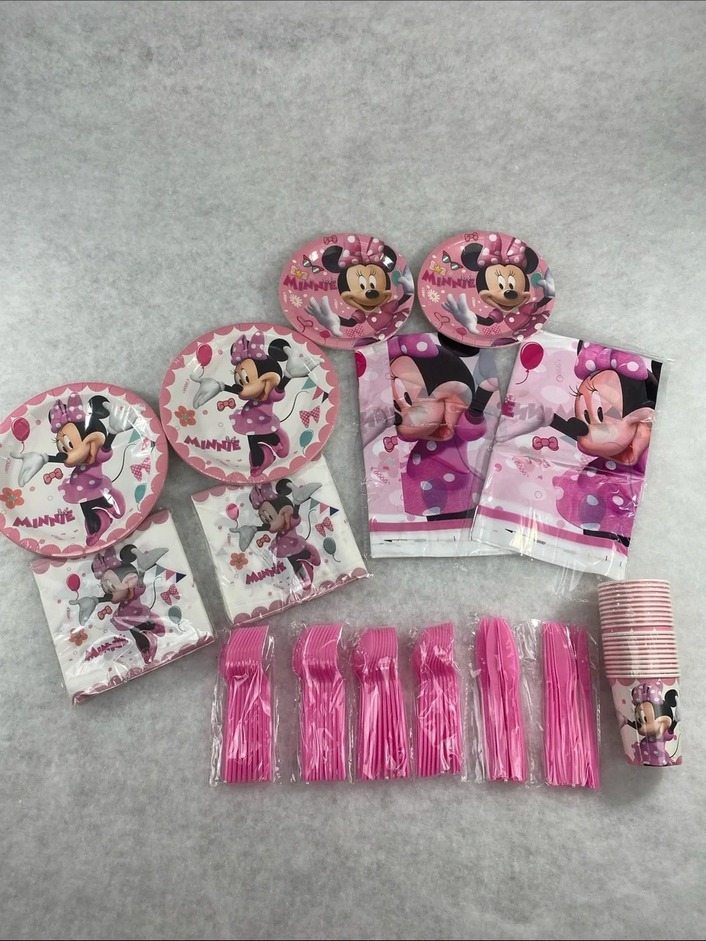 Disney Minnie Mouse Pink Party Tableware Set